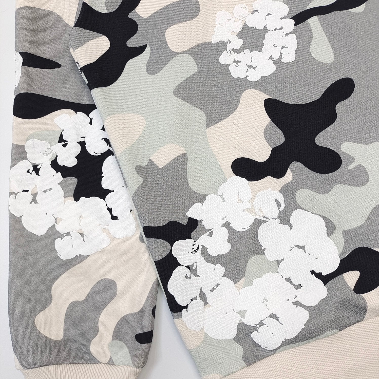DENIM TEARS - The Cotton Wreath Zip Sweatshirt White Camo